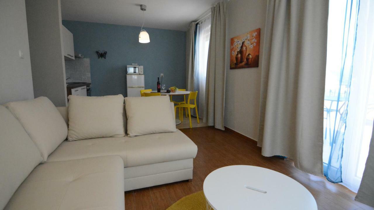 Apartments Sanjin Kornic Exterior photo